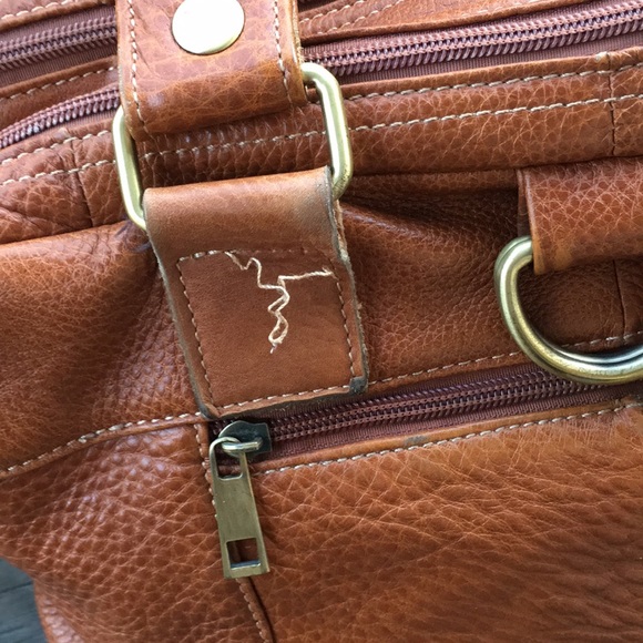 Brown leather bag with brass hardware - Picture 8 of 8